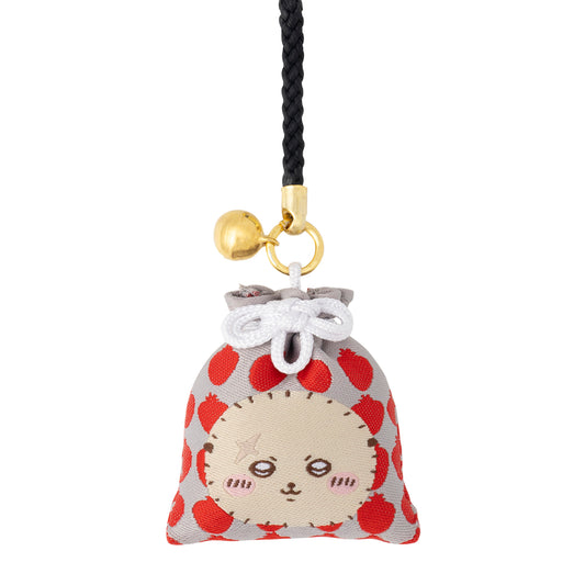 ちいかわもぐもぐ本舗 川越店限定 鈴付きぷっくりミニお守り ラッコ 正面 拡大